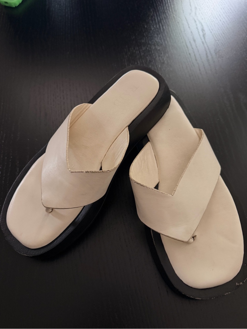 RAID Dornea Chunky Thong Sandals in Cream. Size 39